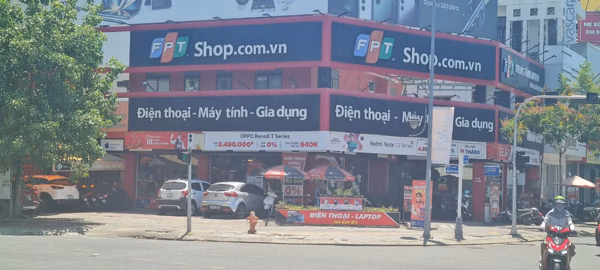 Nhà đất ở số 318 Lê Duẩn (Q.Thanh Khê), đang cho một doanh nghiệp thuê làm nơi kinh doanh hàng điện tử.