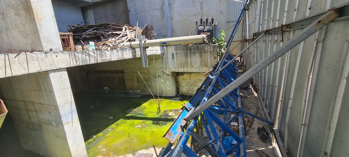 9 khu đất được Bộ Công an đề cập liên quan đến vụ án Vũ "nhôm" có nhiều khu đất nằm ở vị trí đắc địa thuộc Q.Hải Châu (TP. Đà Nẵng). Sau nhiều năm "đắp chiếu", nhiều khu đất rơi vào cảnh hoang phế, nhếch nhác. Trong ảnh là hiện trạng khu đất tại số 84-86 Bạch Đằng.