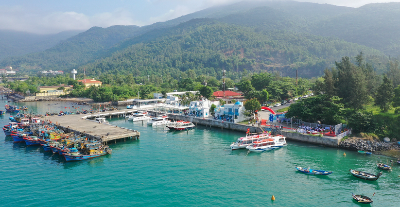 Tuyến du lịch thủy nội địa tại bán đảo Sơn Trà có hành trình khai thác từ bến xuất phát CT15 đi Hòn Sụp - Bãi Nam - Bãi Đa và quay lại bến thủy nội địa CT15. Phạm vi di chuyển của phương tiện cách bờ không quá 1,8km.