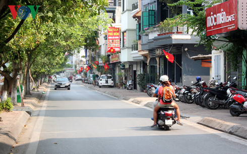 Hàng quán của các hộ kinh doanh, cuộc sống người dân trở lại nhịp hoạt động bình thường.