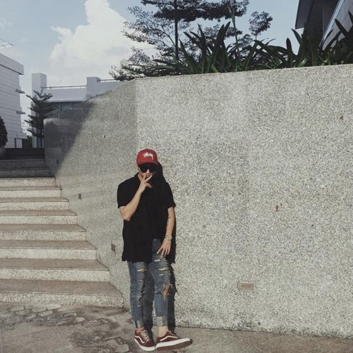 Có vẻ như khung cảnh tại địa điểm “chốn đi về” rất được lòng Sơn Tùng cho việc chụp ảnh hoặc “hẹn hò”.