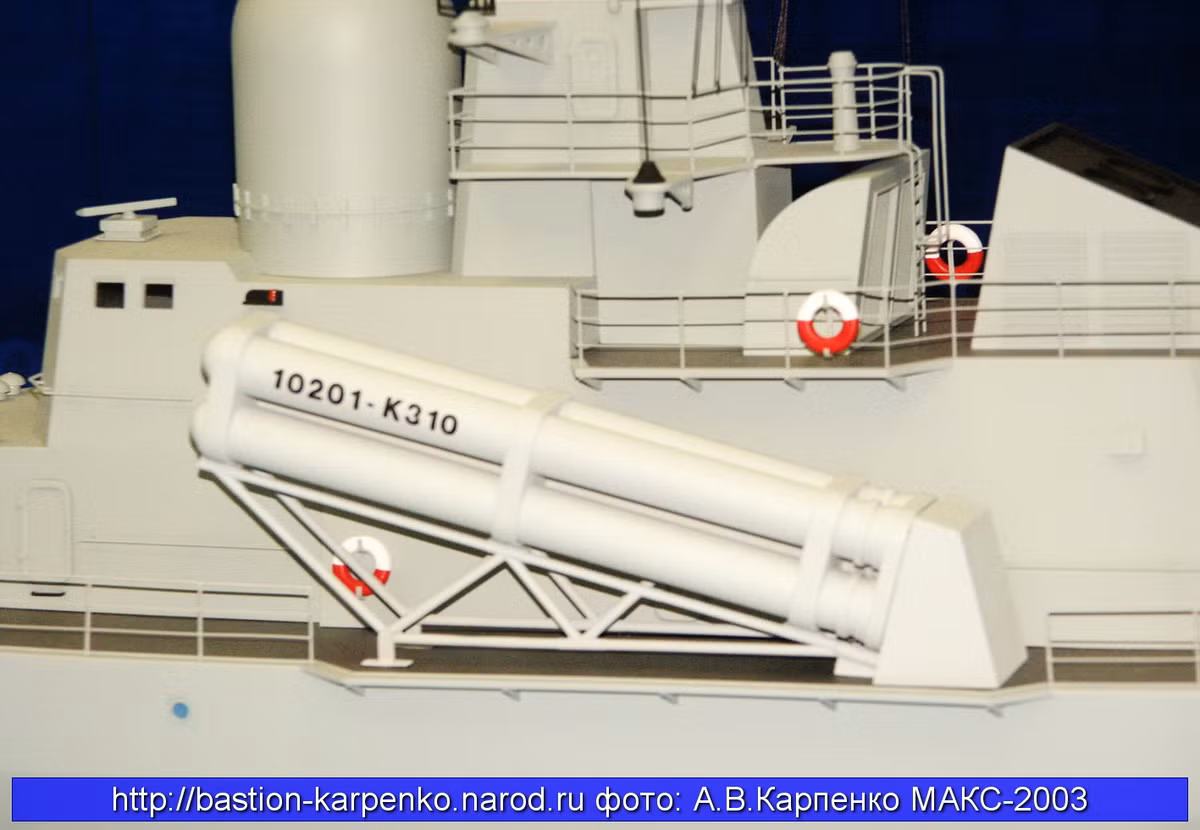 Với các tên lửa hạng nặng như Yakhont, các tàu tên lửa cỡ 500 tấn chỉ có thể triển khai tối đa 2 bệ phóng với 8 quả đạn được bố trí theo phương nghiêng.