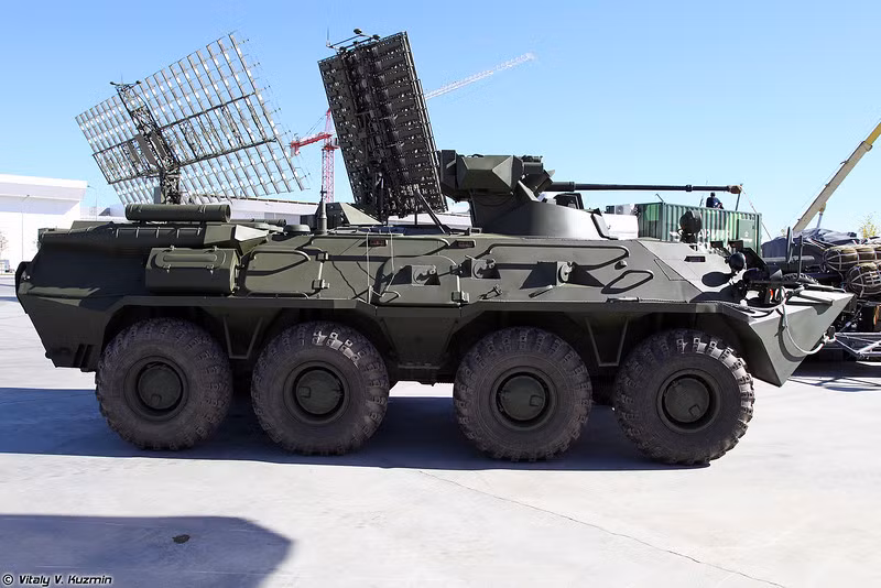 Bên cạnh BT-3F, Nga tiếp tục giới thiệu tới khách hàng dòng xe bọc thép chở quân nâng cấp BTR-82AM với tháp pháo BPPU lắp pháo tự động 30mm 2A72 có sức công phá rất lớn.