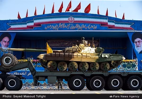 Xe tăng chủ lực T-72 nâng cấp của Iran.