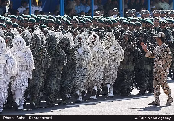 Các đơn vị thuộc Quân đội Iran, Vệ binh Cách mạng Iran (IRGC), lực lượng thực thi pháp luật và bán quân sự vừa tiến hành cuộc duyệt binh lớn ở Tehran vào sáng ngày hôm qua (21/9) nhân Tuần lễ quốc phòng Sacred.