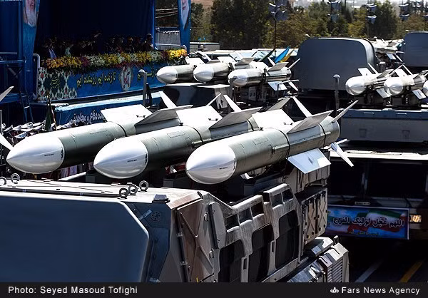 Bệ phóng tự hành hệ thống tên lửa phòng không tầm trung Raad hoặc Ra'd (thần sấm) do Iran phát triển, trang bị cho Lực lượng Vệ binh Cách mạng (IRGC). Kiểu bệ phóng của hệ thống tên lửa này có nét giống với họ Buk và Kub của Nga. Raad được trang bị tên lửa đất đối không Taer-2 có tầm phóng 50km.