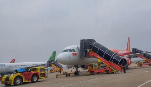 Khi vang xam nhap san bay Noi Bai, nguy co gay mat an toan