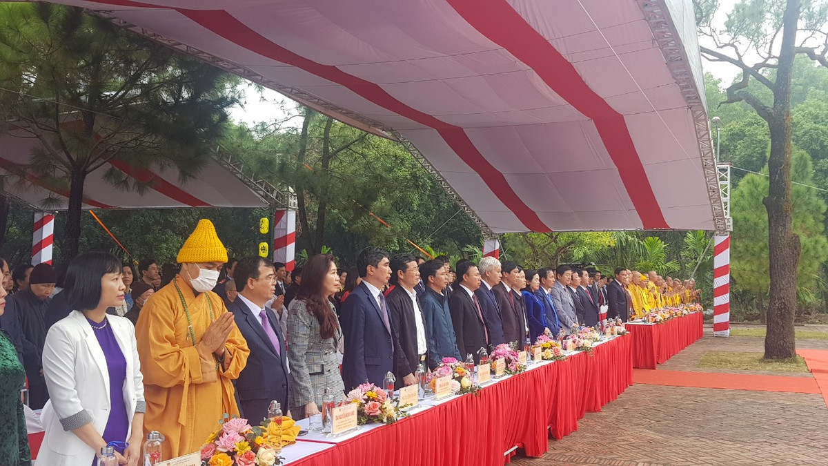 Từ thế kỷ 14, Côn Sơn đã trở thành một trong những trung tâm Phật giáo lớn của Thiền phái Trúc Lâm - một Thiền phái của người Việt góp phần làm nên sức mạnh “Đông A” - điểm tựa tinh thần cho quân dân Đại Việt giữ vững nền độc lập chủ quyền trước âm mưu xâm lược của các thế lực ngoại xâm.