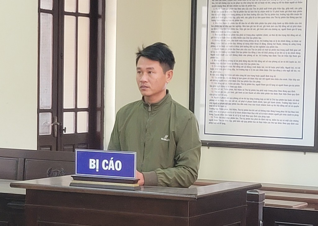 Hải Dương: Cầm cốc ném vào trán Chủ tịch xã…bị xử 9 tháng án treo Hai Duong: Cam coc nem vao tran Chu tich xa…bi xu 9 thang an treo