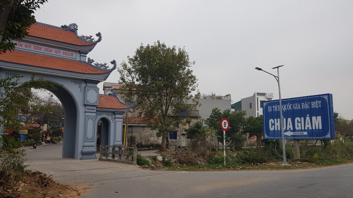 Đường vào chùa Giám - Di tích Quốc gia đặc biệt tại xã Định Sơn (huyện Cẩm Giàng, Hải Dương).