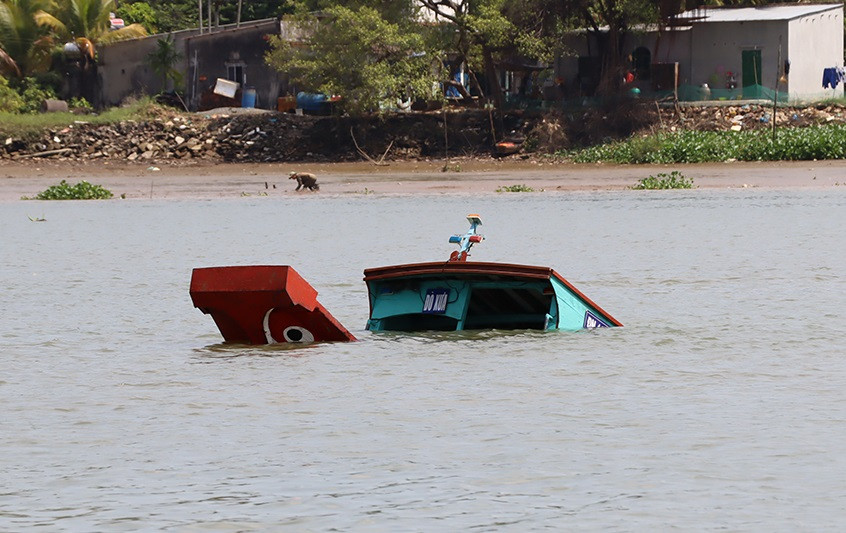 Nguyên nhân vụ lật thuyền ở Đồng Nai, 1 người tử vong Nguyen nhan vu lat thuyen o Dong Nai, 1 nguoi tu vong