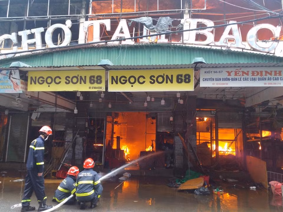 Toan canh vu chay cho Tam Bac, thiet hai tai san co the rat lon