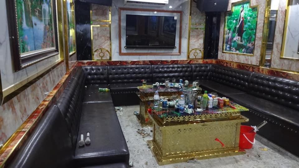 Hai Duong: Khoi to doi tuong an mung ra tu, dap pha quan karaoke-Hinh-2