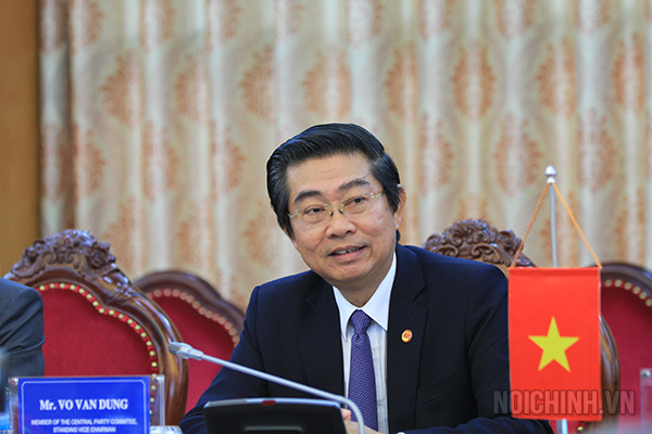 Phó Trưởng ban Thường trực Ban Nội chính Trung ương Võ Văn Dũng: Ông Võ Văn Dũng (SN 1960, quê Bạc Liêu) có trình độ cử nhân luật. Ông Dũng hiện là Ủy viên Trung ương Đảng, Phó Trưởng ban Thường trực Ban Nội chính Trung ương, Ủy viên Ban Chỉ đạo Trung ương về phòng, chống tham nhũng.