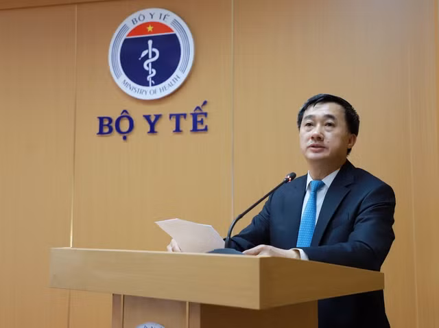  Thứ trưởng Trần Văn Thuấn. Ông Trần Văn Thuấn sinh năm 1970, quê quán Bắc Ninh, là tiến sĩ chuyên về ung thư, có học hàm giáo sư từ năm 2018. Ngày 8/5/2020, Bộ Y tế đã tổ chức Lễ Công bố Quyết định bổ nhiệm GS. TS.Trần Văn Thuấn, Giám đốc Bệnh viện K giữ chức vụ Thứ trưởng Bộ Y tế. GS.TS. Trần Văn Thuấn hiện kiêm giữ chức Phó Trưởng Ban Bảo vệ, chăm sóc sức khỏe cán bộ trung ương. 