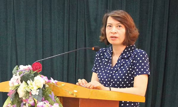  Thứ trưởng Nguyễn Thị Liên Hương: Bà Nguyễn Thị Liên Hương, Cục trưởng Quản lý môi trường y tế, được Thủ tướng bổ nhiệm làm Thứ trưởng Y tế, ngày 31/5/2022. Bà Liên Hương năm nay 49 tuổi, quê Hưng Yên, trình độ tiến sĩ, bác sĩ. Trước khi được bầu làm Thứ trưởng, bà Hương từng nhiều năm công tác tại Cục Quản lý môi trường y tế, được bổ nhiệm làm Cục trưởng năm 2015. 