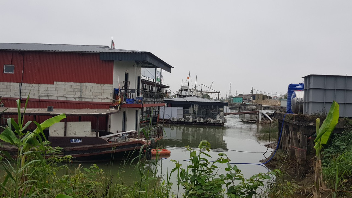 Hai Duong: Nha hang du thuyen tren cang Cong Cau, vi pham the nao?-Hinh-3