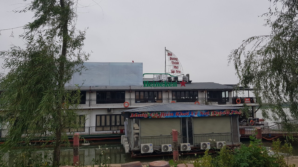 Hai Duong: Nha hang du thuyen tren cang Cong Cau, vi pham the nao?