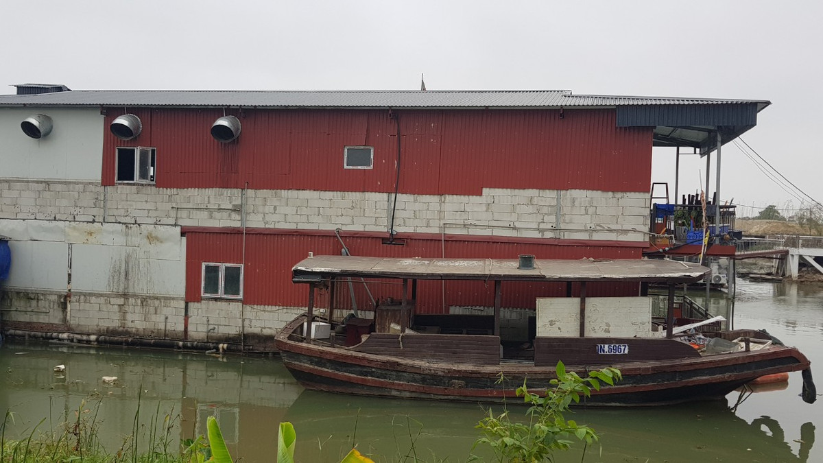 Hai Duong: Nha hang du thuyen tren cang Cong Cau, vi pham the nao?-Hinh-5
