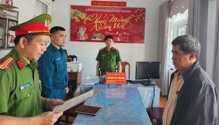  Vụ chìm tàu làm 17 người tử vong tại biển Quảng Nam: Ngày 7/2/2023, Cơ quan CSĐT Công an tỉnh Quảng Nam đã ra quyết định khởi tố bị can, lệnh bắt tạm giam đối với Lê Sen (SN 1970, Quảng Nam) - thuyền trưởng trong vụ chìm tàu du lịch khiến 17 người tử vong về tội “Vi phạm quy định về điều khiển phương tiện giao thông đường thủy”.