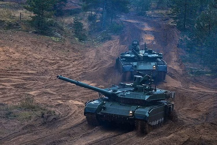 Có ý kiến cho rằng ngoài tốc độ khác thường, T-80BVM không có lợi thế đặc biệt nào so với T-72B3 đời 2016 hoặc T-90M. Ngoài ra việc duy trì các dòng xe tăng khác nhau như vậy làm cho quá trình bảo trì tốn kém hơn.