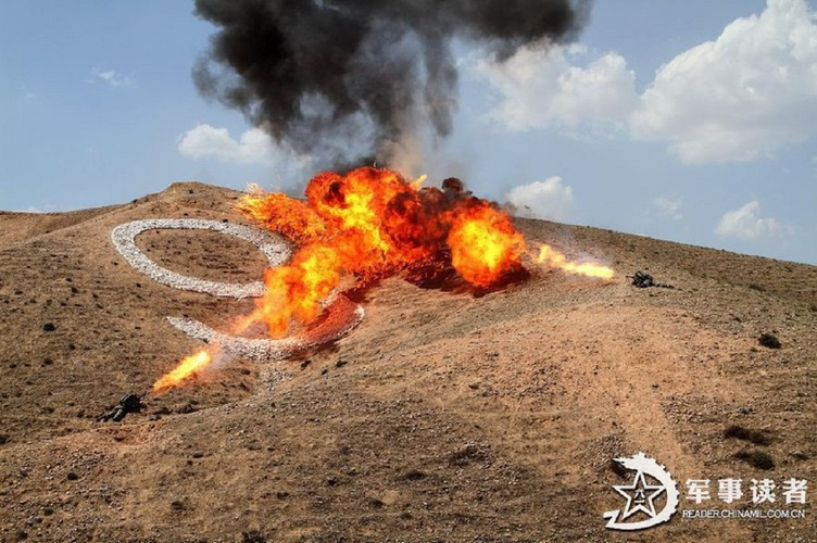 Trong bối cảnh hiện tại khi tác chiến trong nội đô, thành phố đang ngày càng trở thành "xu hướng" của mọi cuộc xung đột thì rõ ràng việc Trung Quốc được trang bị các khẩu súng phun lửa sẽ mang lại lợi thế rất lớn cho đội quân này trong các tình huống xung đột vũ trang trong không gian hẹp. Nguồn ảnh: Chinamil.