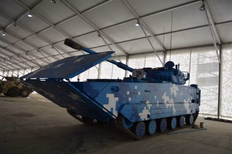 Ra đời từ năm 2006, được thiết kế, lắp ráp và sản xuất bởi Tập đoàn quốc phòng Norinco của Trung Quốc, xe tăng lội nước ZTD-05 cùng với ZBD-05 hiện giờ đang là loại phương tiện chiến đấu lội nước quan trọng của Hải quân đánh bộ Trung Quốc