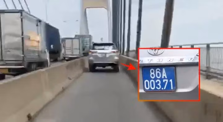 Xu phat tai xe dieu khien xe bien xanh chay vao lan xe may