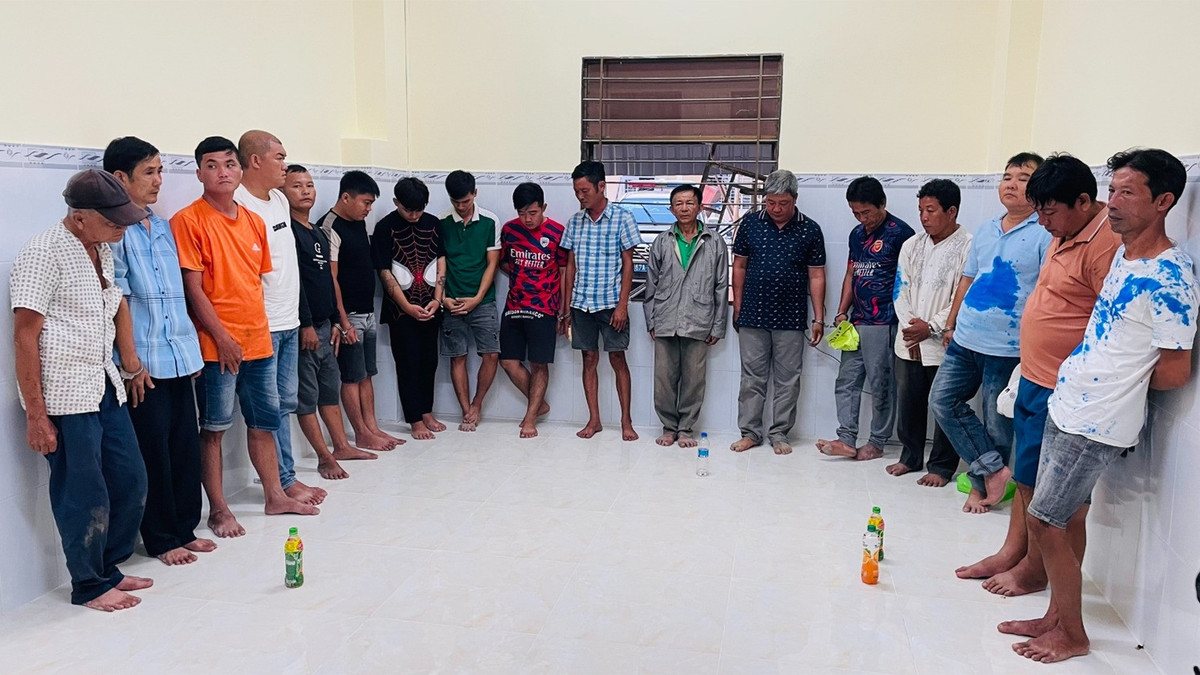 Triet xoa truong ga “khung” do Hieu “xi-po” cam dau