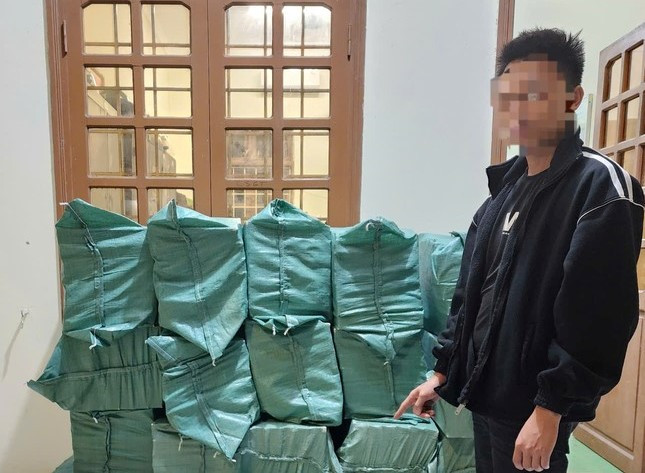 Quảng Trị bắt giữ đối tượng vận chuyển thuốc lá, bia ngoại lậu Quang Tri bat giu doi tuong van chuyen thuoc la, bia ngoai lau