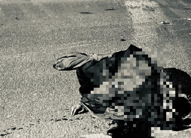 Đâm vào ô tô đỗ bên đường, 2 bố con tử vong thương tâm Dam vao o to do ben duong, 2 bo con tu vong thuong tam