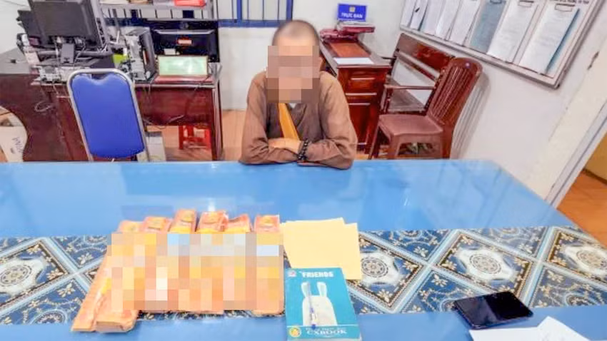 Nguoi dan ong “gia su” di ban nhang, keu goi tu thien