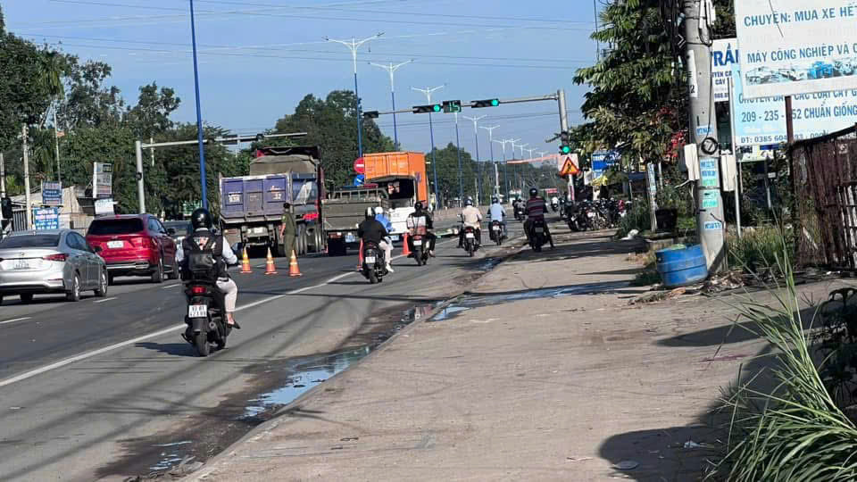 Truy tìm xe tải sau tai nạn chết người trên Quốc lộ 13 Truy tim xe tai sau tai nan chet nguoi tren Quoc lo 13