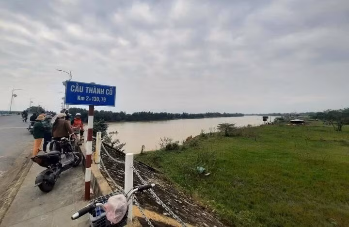 Quảng Trị: Tìm thấy thi thể nam giới nhảy cầu Thành Cổ tự tử Quang Tri: Tim thay thi the nam gioi nhay cau Thanh Co tu tu