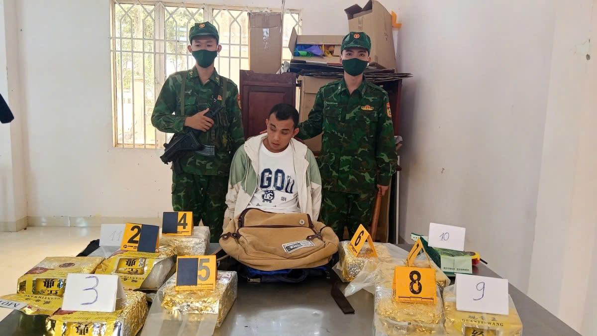 Long An: Triet pha duong day van chuyen ma tuy xuyen bien gioi