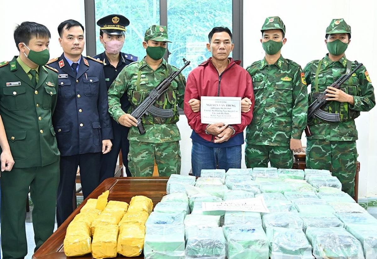 Hà Tĩnh: Tóm gọn đối tượng vận chuyển 52 kg ma tuý Ha Tinh: Tom gon doi tuong van chuyen 52 kg ma tuy