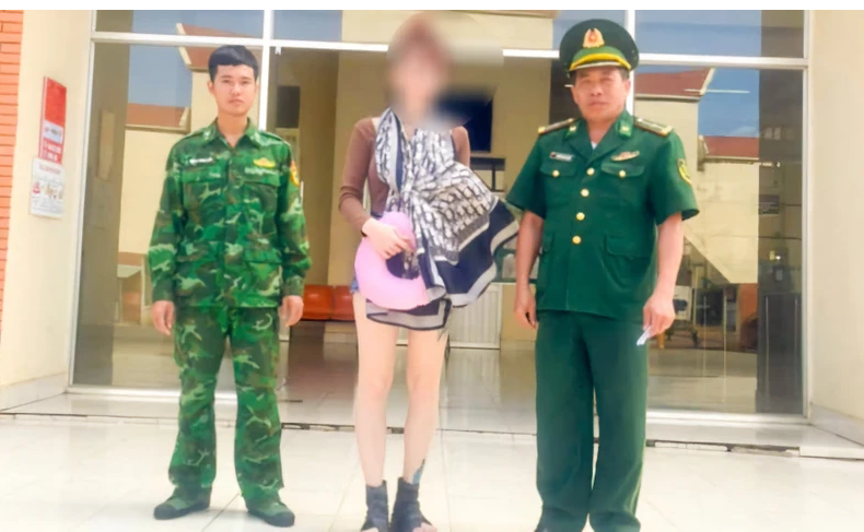 “Nữ quái” sa lưới khi vừa nhập cảnh trở về nước “Nu quai” sa luoi khi vua nhap canh tro ve nuoc