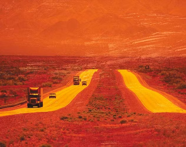 Hiện tượng sóng nhiệt cực đoan là một hiện tượng thiên nhiên gây ám ảnh bởi tác động kinh hoàng mà nó để lại. Hiện tượng sóng nhiệt xảy ra khi thời tiết nắng nóng kéo dài liên tục kèm với độ ẩm cao. Một khi xảy ra nó sẽ tàn phá thiên nhiên, con người và động vật, không bỏ qua bất cứ một sinh vật sống nào. Nguồn: L25