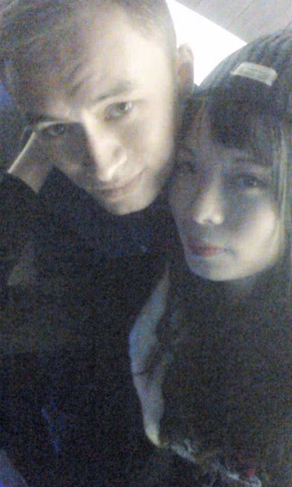 Theo như thông tin của người vợ đưa thì anh Jesse David Peterson sinh ngày 28/10/1980. Quốc tịch: Canada. Hiện anh đang công tác tại một tờ báo của Việt Nam. Anh có 1 hình xăm chìa khóa bên tay trái, vài hình xăm nhỏ trên bắp tay phải sát vai.