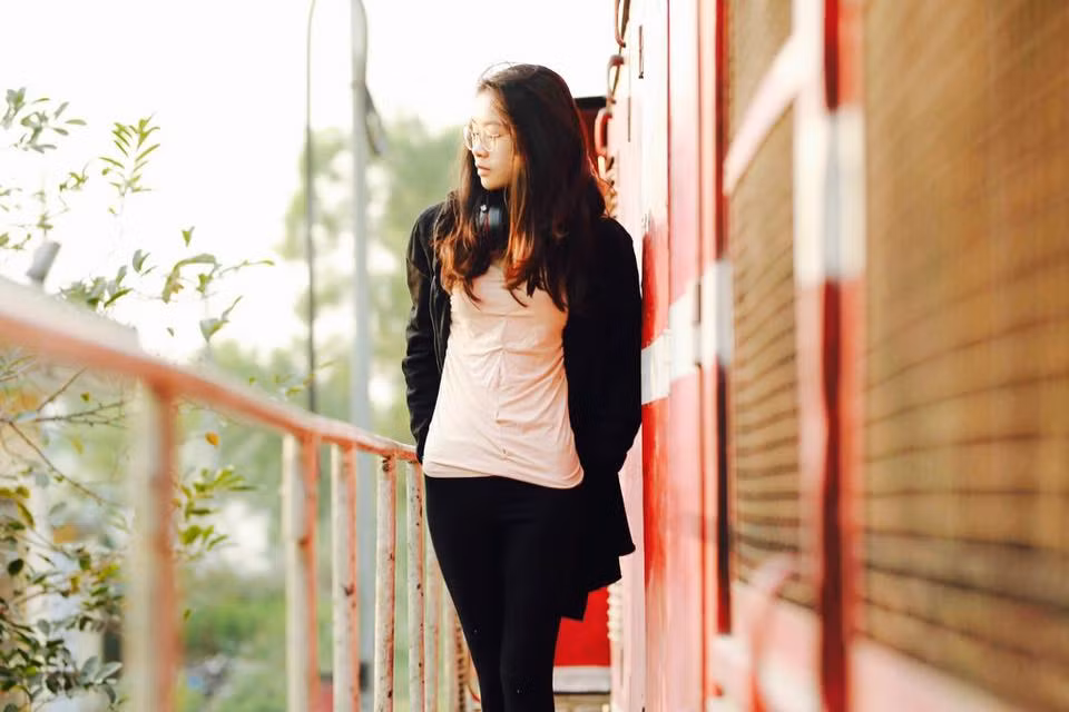 Trâm đã xin được đủ tiền để trở về Hà Nội, nhưng cô cho biết sẽ không về nhà vì bố mẹ đã "coi như mình đã chết".