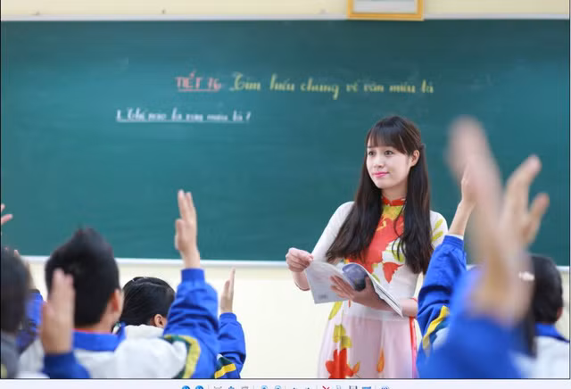 Cô giáo Nguyễn Lan Phương sinh năm 1987, hiện đang công tác tại trường THCS Đoàn Kết, Hà Nội và đã có hơn 8 năm kinh nghiệm trong nghề giáo viên. Ngoài nhiệt huyết của tuổi trẻ, Lan Phương cũng có chuyên môn dày dạn cùng tâm lý vững vàng, luôn muốn nâng cao trình độ, khả năng của bản thân để giúp cô có được rất nhiều thành tích ấn tượng trong suốt những năm theo nghiệp "lái đò tri thức".