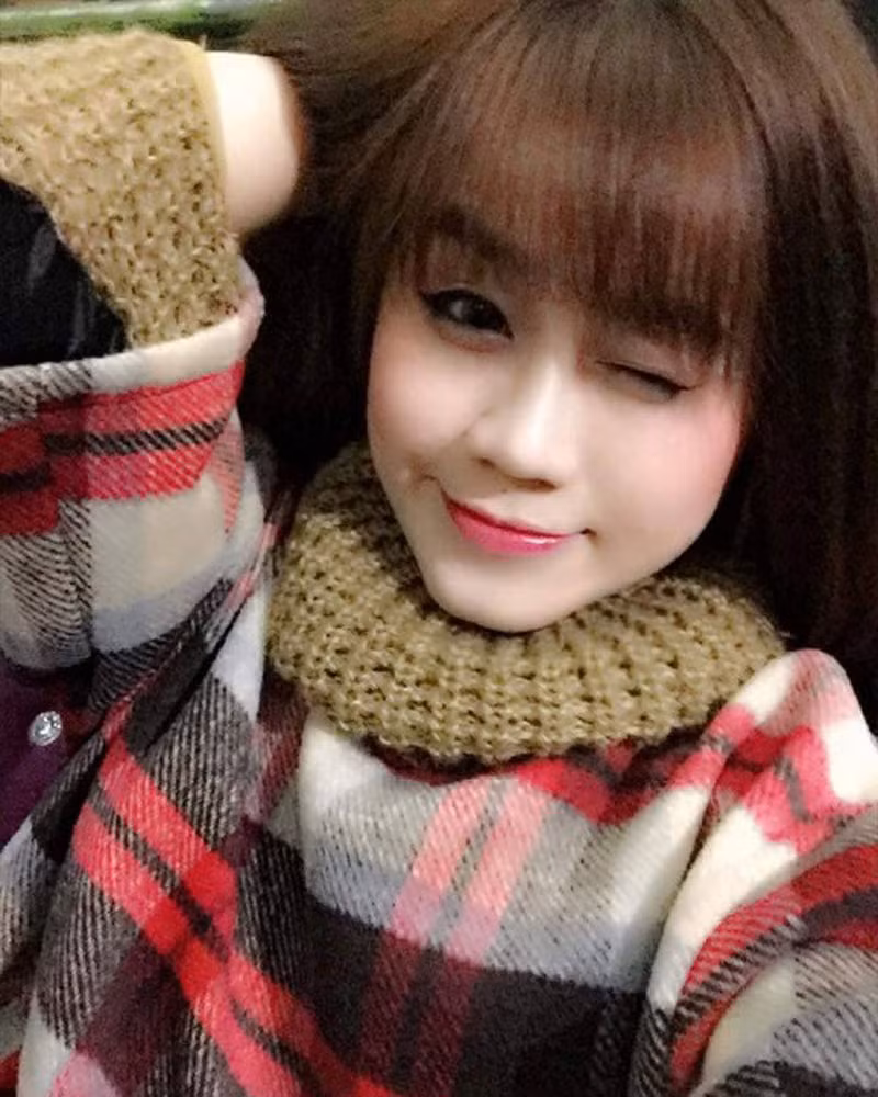 Dù ở tuổi 30 nhưng mỹ nhân Sài thành này vẫn sở hữu gương mặt nhỏ nhắn và nụ cười cực rạng rỡ và vẻ ngoài cực teen của mình.