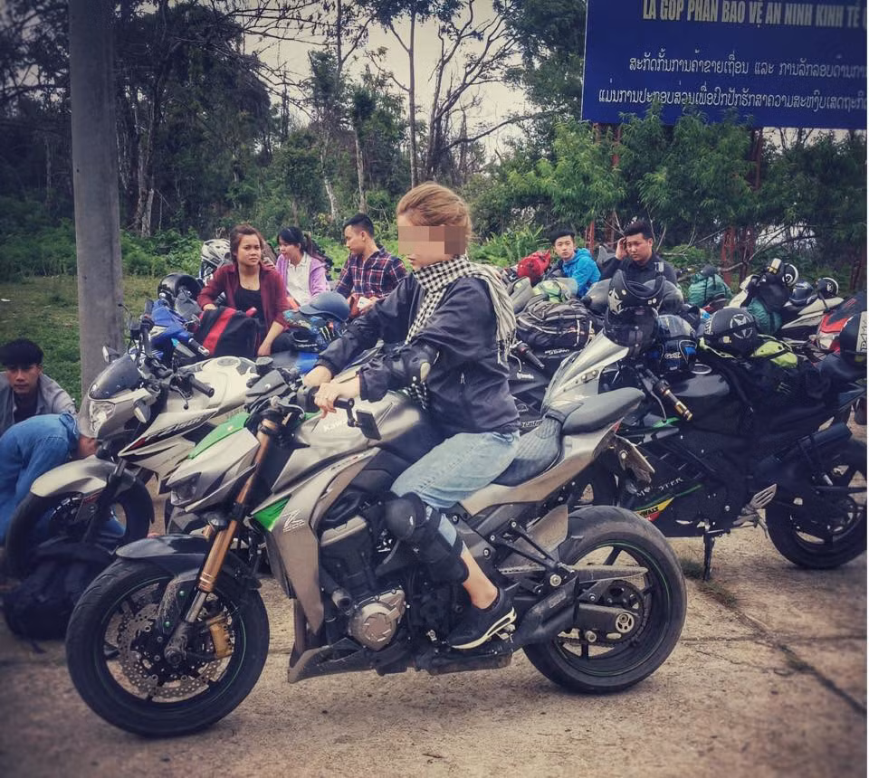 Một điều khiến dân mạng Việt thắc mắc nữa là với việc đoạn clip ghi lại cảnh nữ phượt thủ đánh người được lan truyền, liệu các cơ quan chức năng có vào cuộc và bản thân T.Anh có bị xử phạt hay không, nếu có thì sẽ bị xử vì tội gì. Giải đáp điều này, báo Dân Việt đã có một số tham khảo từ các luật sư. Qua đó, được biệt hành động của T.Anh rất có thể sẽ bị quy kết với hành vi gây rối trật tự công cộng và có thể bị xử phạt.