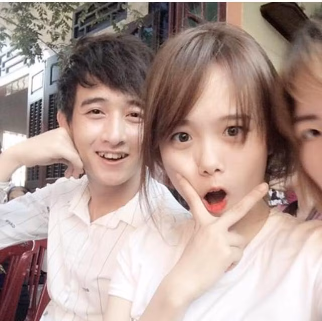 Nhiều bạn bè nhận xét hai người có khuôn mặt rất giống nhau, dẫn đến hàng loạt nhầm lẫn. Nhiều người đã vào trang Facebook cá nhân theo dõi, nhắn tin làm quen và kết bạn khiến Lương hốt hoảng vì quá bất ngờ.