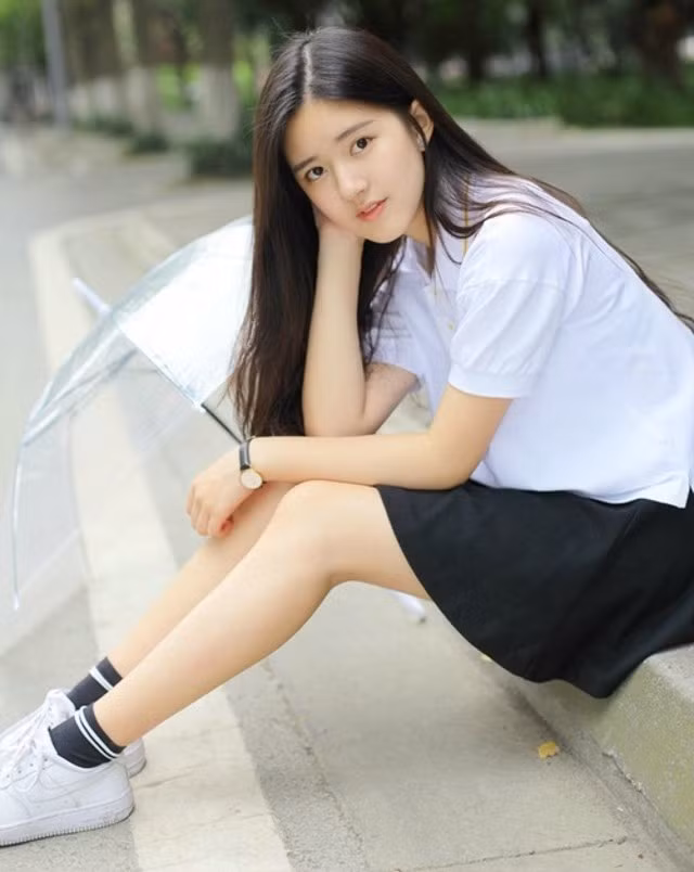 Zhao sau đó càng gây chú ý khi tham gia gameshow Trung Quốc có tên Mars Intelligence Agency mùa thứ 2. Vẻ ngoài đáng yêu và sự thông minh, lém lỉnh của cô đã "đốn tim" không ít khán giả xem chương trình.