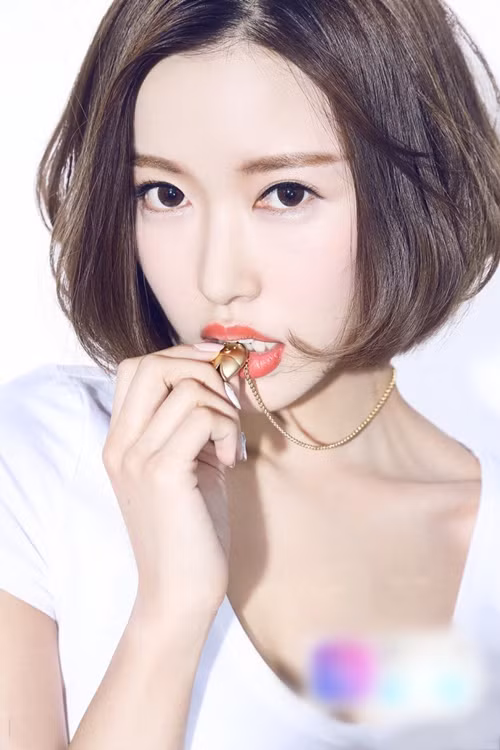 Vẻ đẹp tươi trẻ, tràn đầy sức sống của mỹ nữ 9X khiến trái tim nhiều chàng trai phải loạn nhịp.