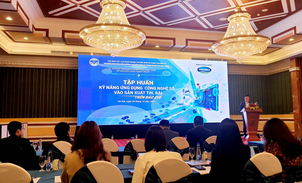 70 PV, Nha bao tham gia tap huan Ky nang ung dung cong nghe so vao san xuat tin, bai tren bao chi