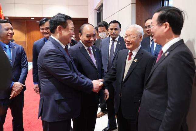 Dai hoi Doan toan quoc lan thu XII buoc vao phien lam viec trong the