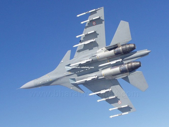 Theo kỹ sư trưởng của Cục thiết kế Vympel, nơi khai sinh R-77 thì tên lửa này có thể sử dụng để đánh chặn các loại tên lửa không-đối-không tầm trung lẫn tầm xa của Mỹ như AIM-120 AMRAAM và AIM-54 Phoenix hoặc các loại tên lửa phòng không như Patriot.