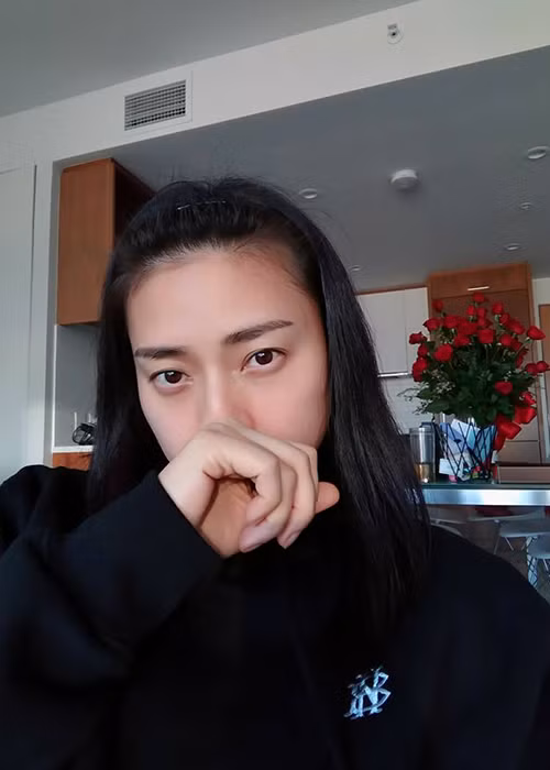 Trước khi trang IMDb xác nhận Ngô Thanh Vân tham gia tác phẩm điện ảnh này, cô vẫn giữ kín thông tin. Trên trang cá nhân, nữ diễn viên chỉ úp mở đang đóng một bộ phim ở Los Angeles, Mỹ. (Ảnh: FBNV)